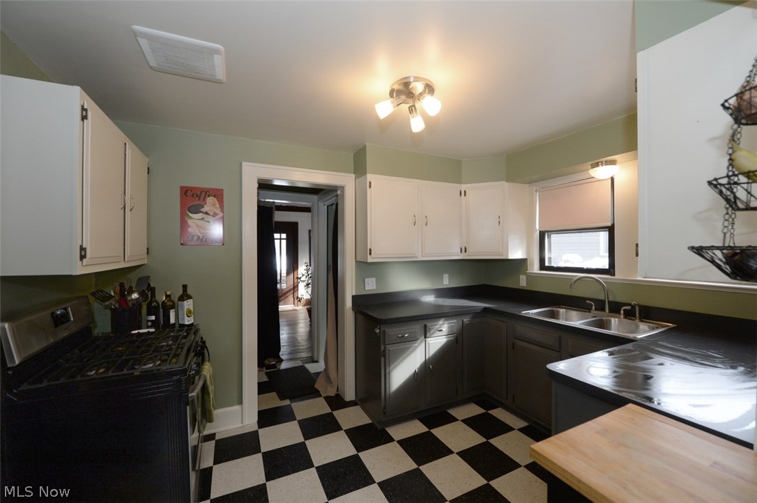 2428 Princeton Road Cleveland Heights, OH 44118 - Photo 9 of 30 Gallery Image 9