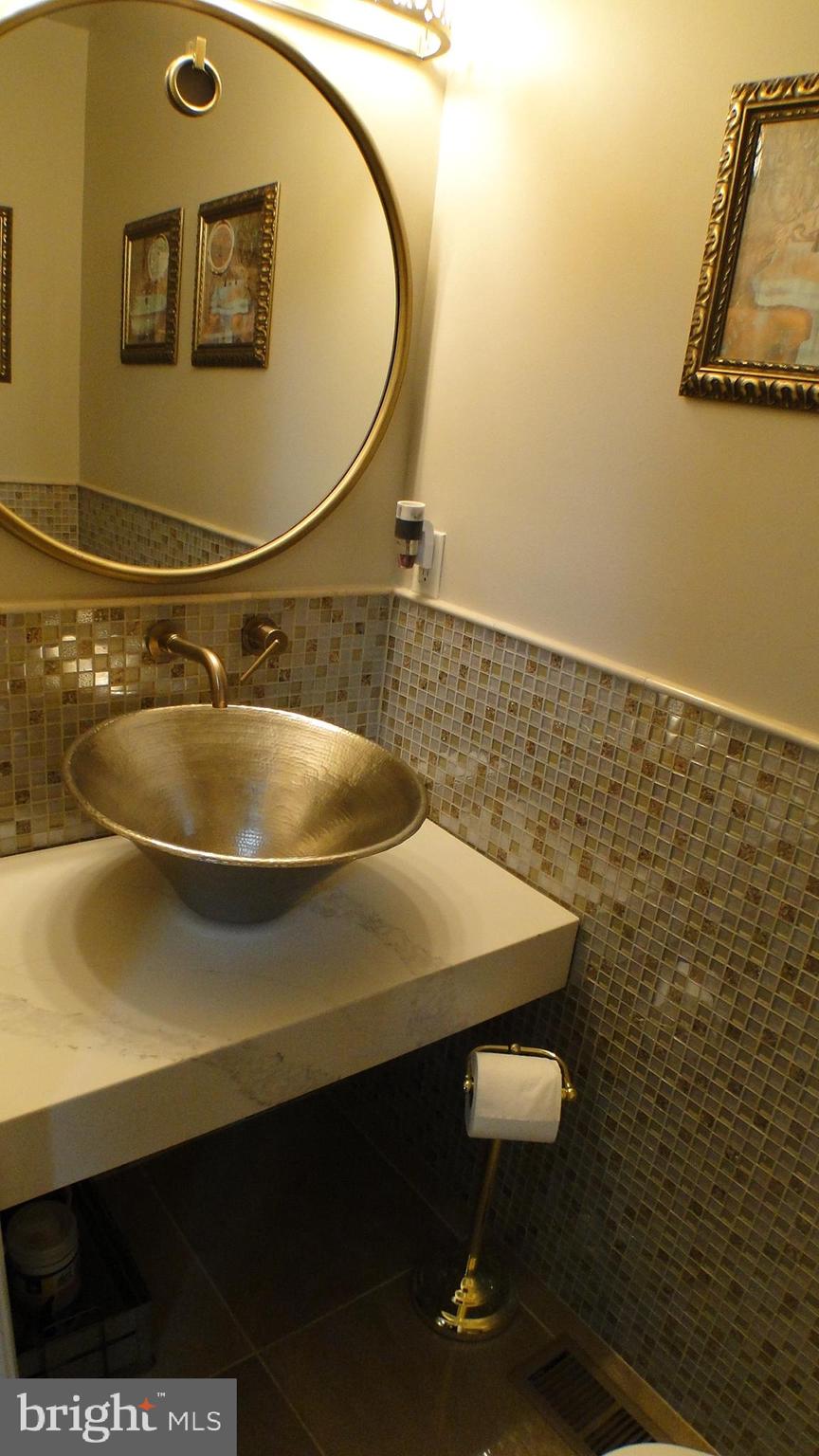 5175 Columbia Road, Unit 1143 Columbia, MD 21044 - Photo 14 of 48 Main level powder room, renovated in 2019