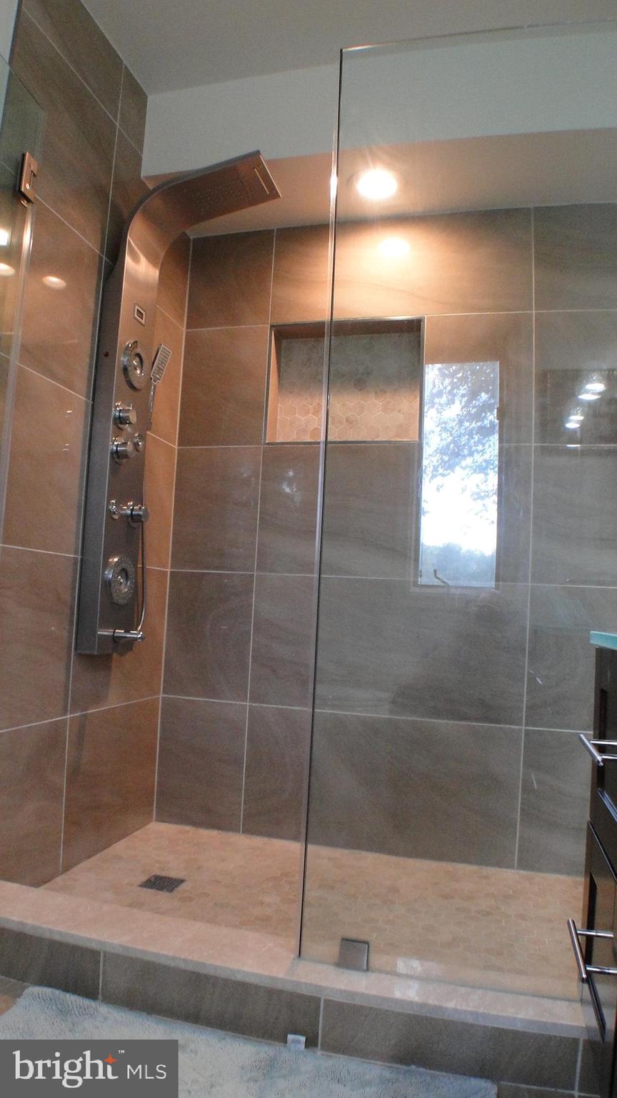 5175 Columbia Road, Unit 1143 Columbia, MD 21044 - Photo 20 of 48 Primary Bathroom Shower