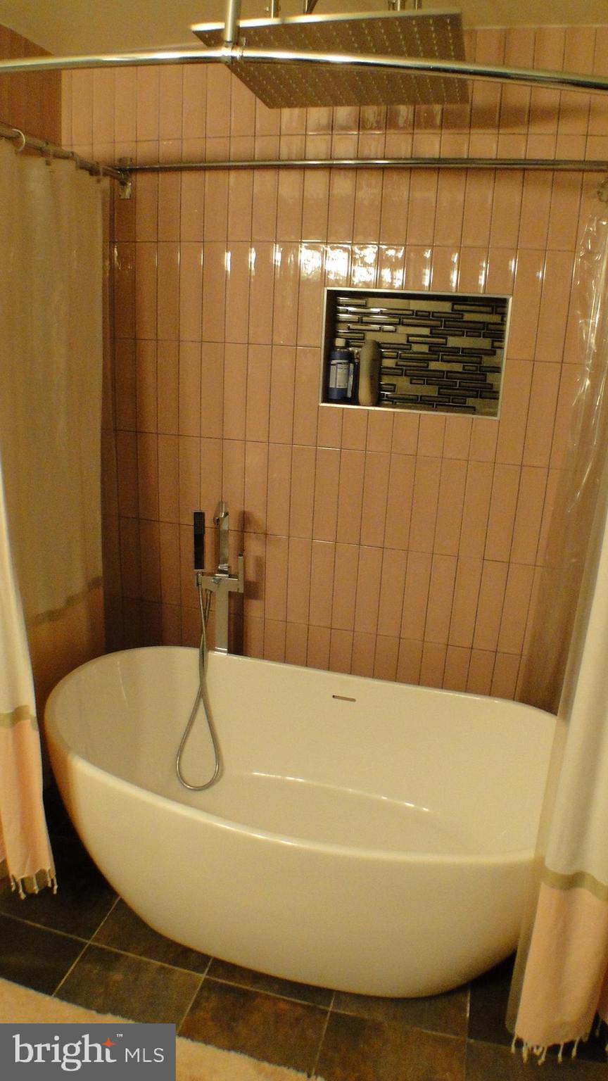 5175 Columbia Road, Unit 1143 Columbia, MD 21044 - Photo 30 of 48 Hall Bath tub with rain shower head overhead
