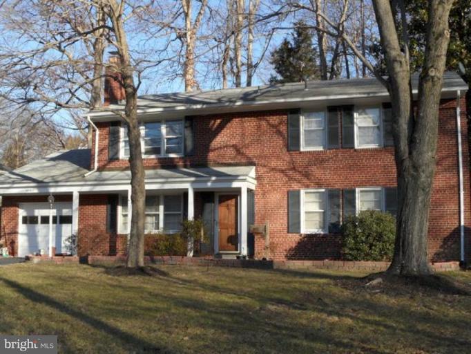 6213 Middlesex Avenue Springfield, VA 22150 - Photo 1 of 26 Exterior (Main)