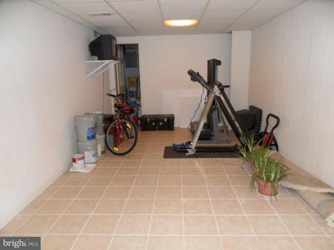 6213 Middlesex Avenue Springfield, VA 22150 - Photo 4 of 26 Recreation Room