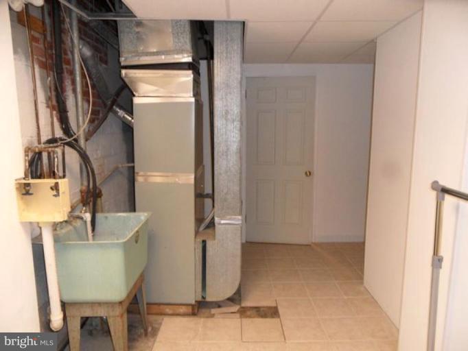 6213 Middlesex Avenue Springfield, VA 22150 - Photo 5 of 26 Laundry Area 1