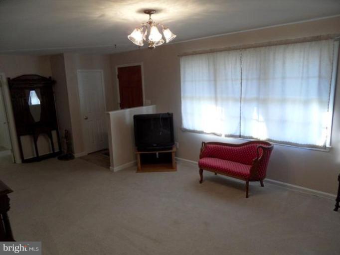 6213 Middlesex Avenue Springfield, VA 22150 - Photo 7 of 26 Family Room #2