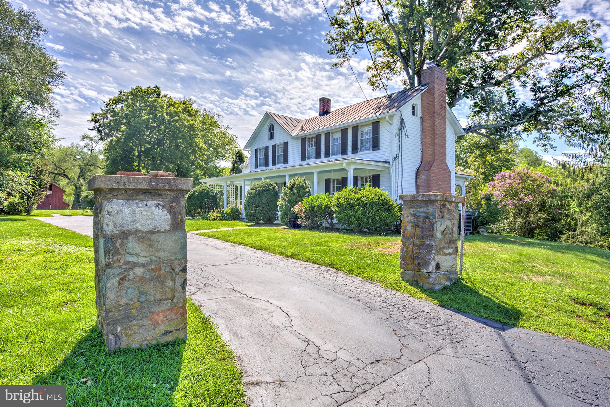 17796 Harmony Church Road Hamilton, VA 20158 - Photo 7 of 77 Stone pillar driveway entrance