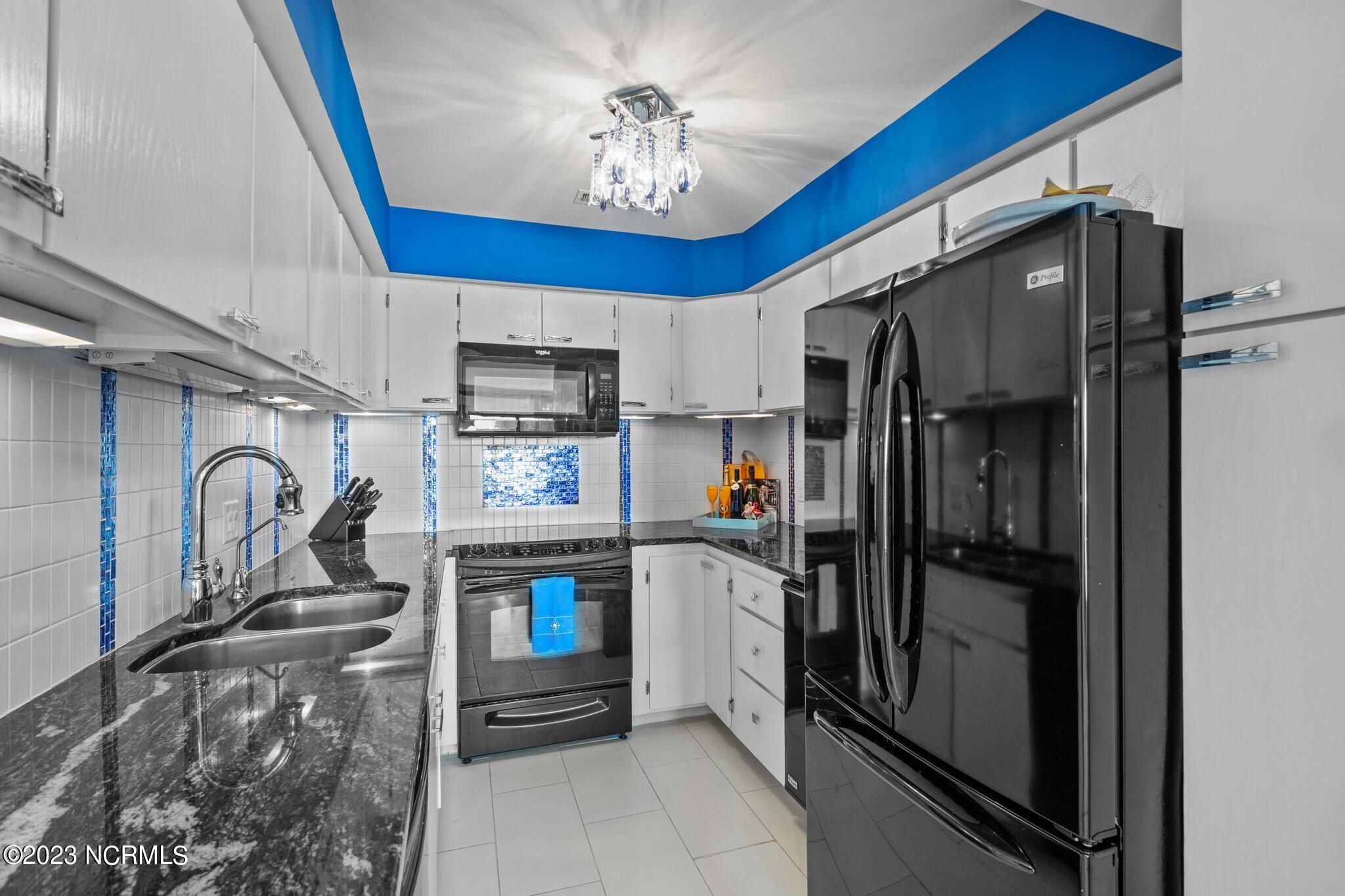 545 Salter Path Road, Unit L5 Pine Knoll Shores, NC 28512 - Photo 14 of 54 Upgraded kitchen
