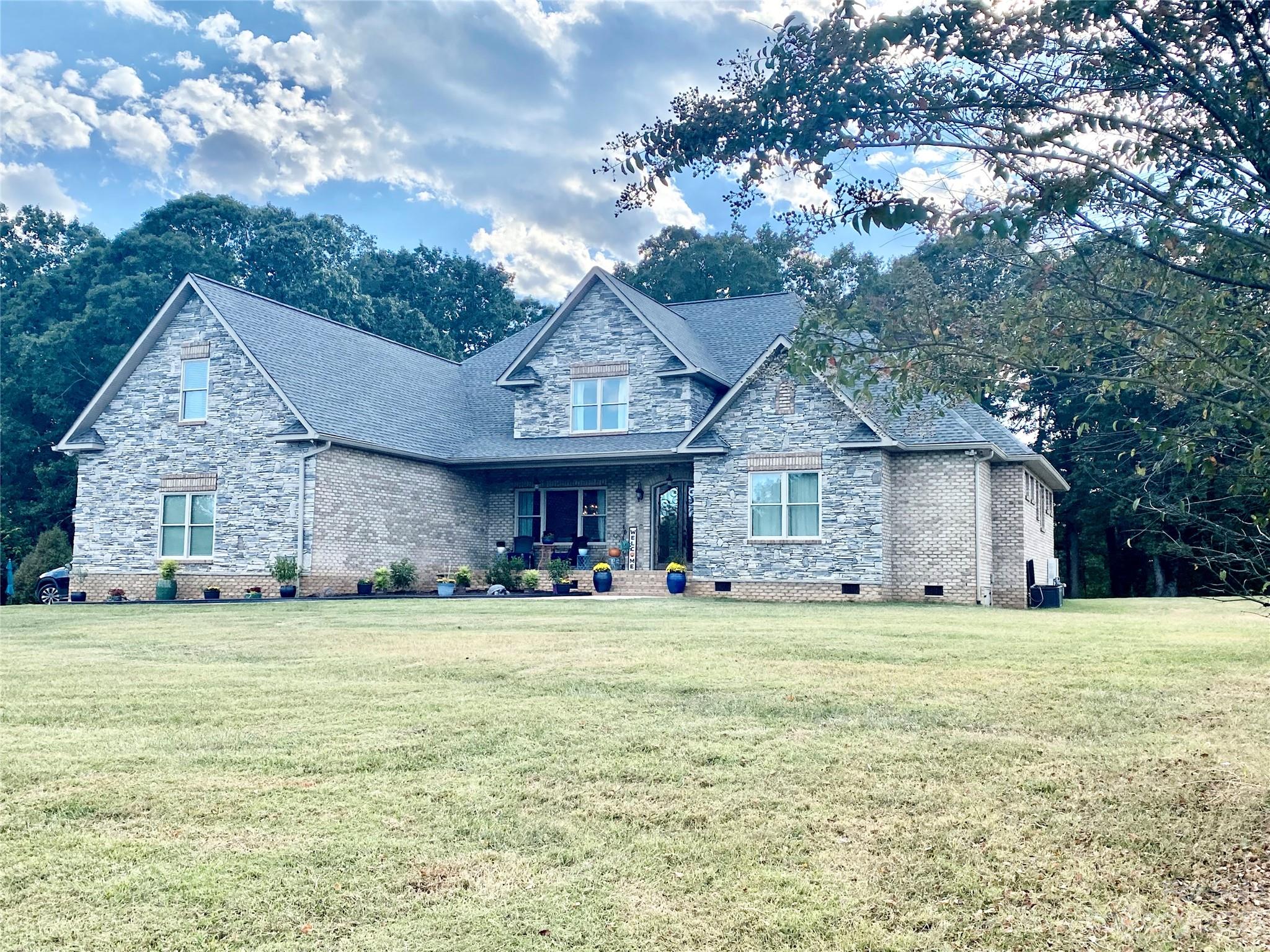 169 Thomas Road Clover, SC 29710 - Photo 4 of 47