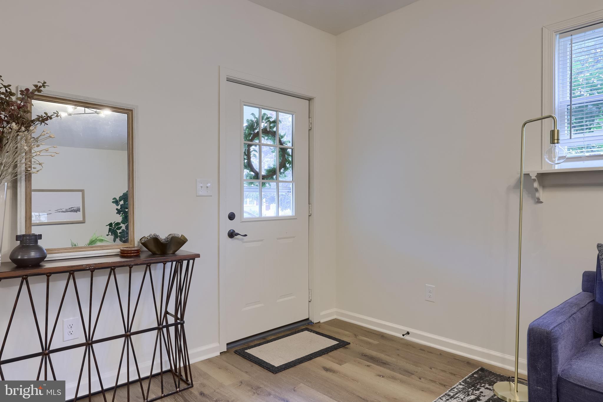 643 Franklin Street Columbia, PA 17512 - Photo 5 of 46 a view of an empty room and window