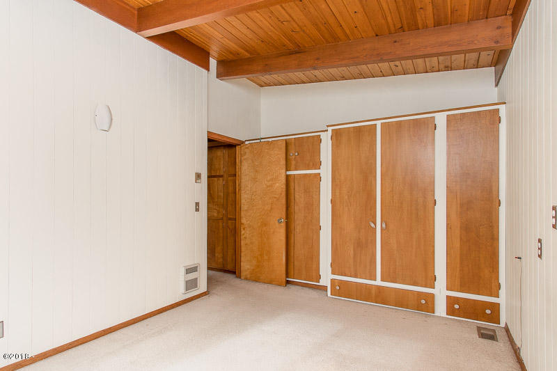 145 South Point Street Depoe Bay, OR 97341 - Photo 12 of 20 southpoint-backlightmarketing-31