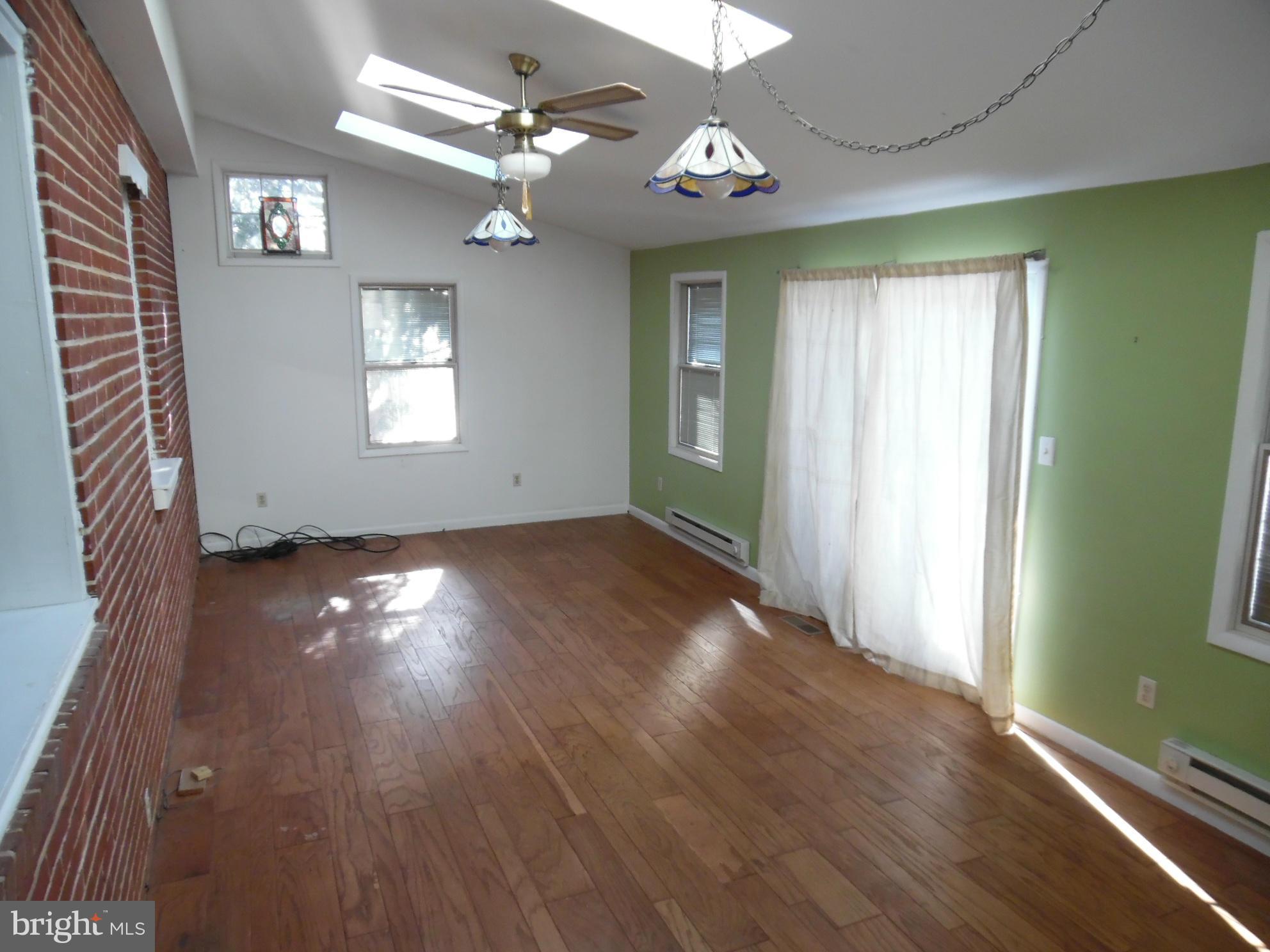 536 Poole Road Westminster, MD 21157 - Photo 4 of 21 Family Room