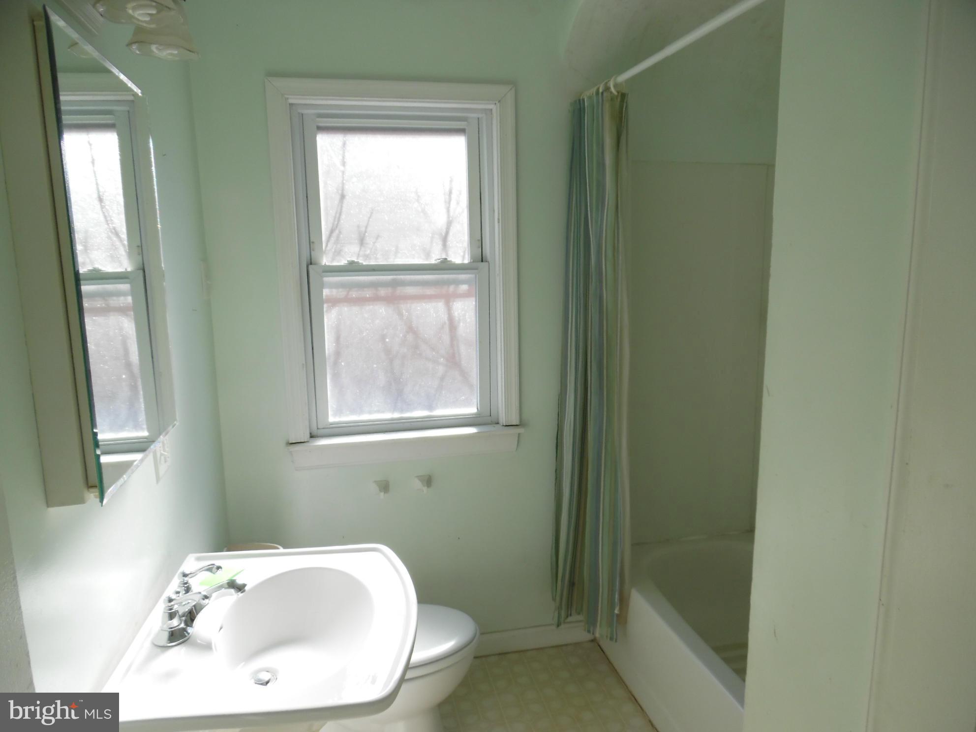 536 Poole Road Westminster, MD 21157 - Photo 10 of 21 Bath