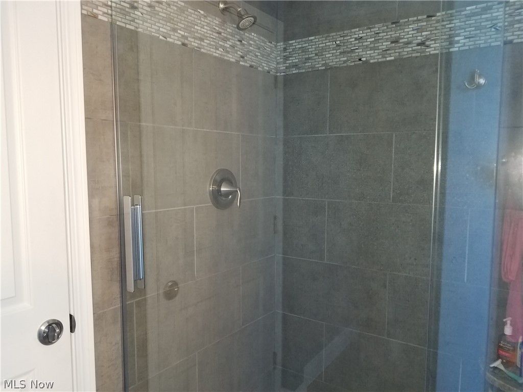 27177 Watkin Road Olmsted Falls, OH 44138 - Photo 16 of 35