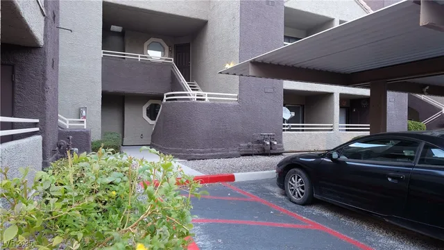 $1,200 | 5016 South Rainbow Boulevard, Unit 103, Las Vegas, NV 89103
