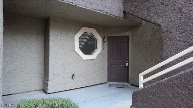 $1,200 | 5016 South Rainbow Boulevard, Unit 103, Las Vegas, NV 89103