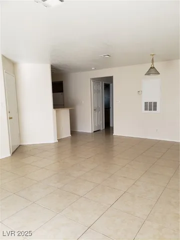 $1,200 | 5016 South Rainbow Boulevard, Unit 103, Las Vegas, NV 89103
