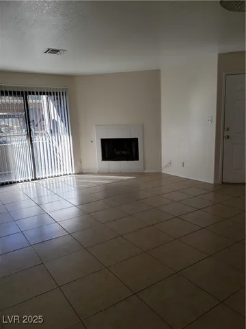 $1,200 | 5016 South Rainbow Boulevard, Unit 103, Las Vegas, NV 89103