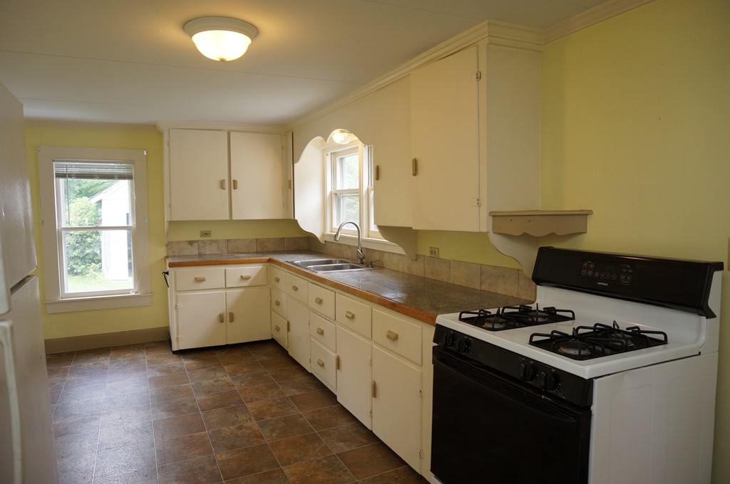 275 Bay Road Hadley, MA 01035 - Photo 8 of 25 Gallery Image 8