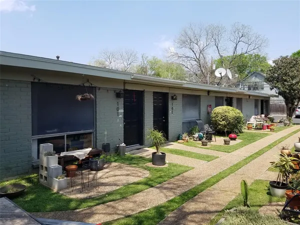 a view of a house with backyard outdoor seating area and furniture