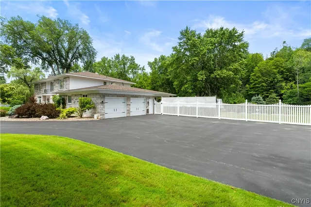 $869,000 | 5 Hingham Road, Utica, NY 13501