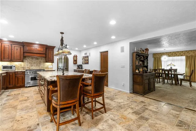 $869,000 | 5 Hingham Road, Utica, NY 13501