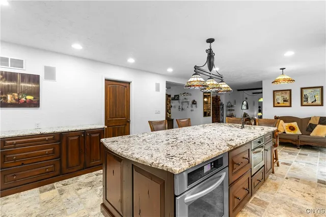 $869,000 | 5 Hingham Road, Utica, NY 13501