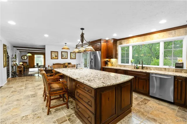 $869,000 | 5 Hingham Road, Utica, NY 13501