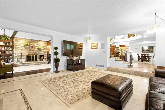 $869,000 | 5 Hingham Road, Utica, NY 13501