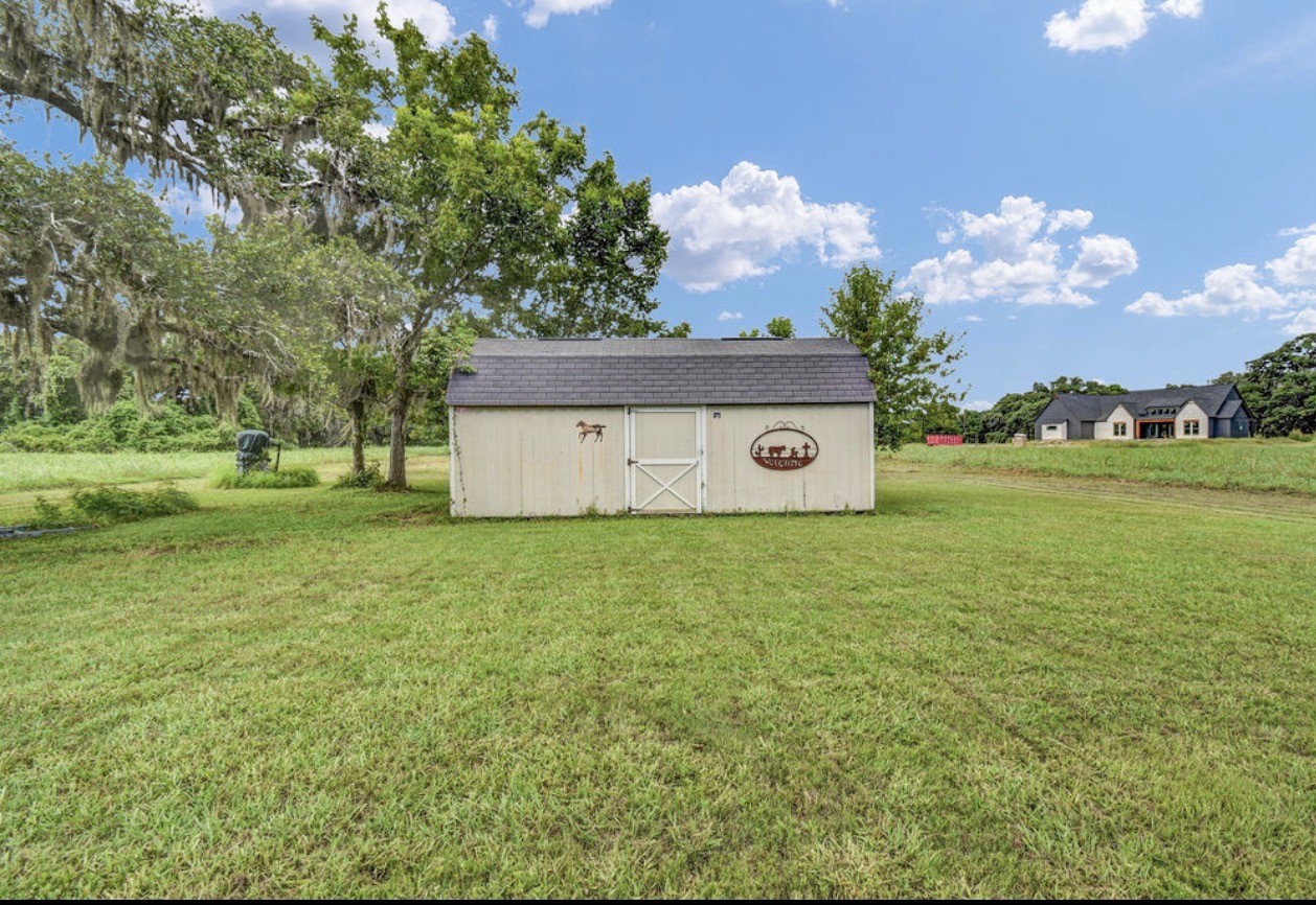 1226 Frontier Trail Angleton, TX 77515 - Photo 28 of 42 Gallery Image 28