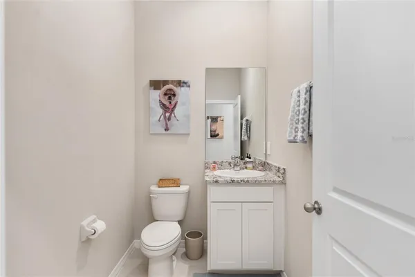 a view of a house with backyard and garden