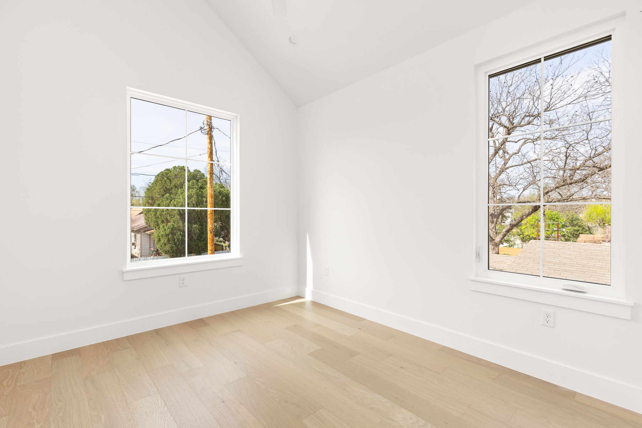 2910 East 4th Street Austin, TX 78702 - Photo 27 of 39 an empty room with a window