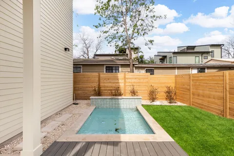 $1,050,000 | 2910 East 4th Street, Austin, TX 78702