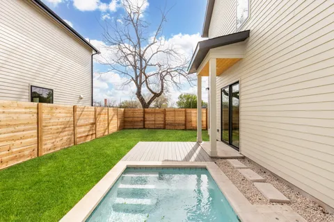 $1,050,000 | 2910 East 4th Street, Austin, TX 78702