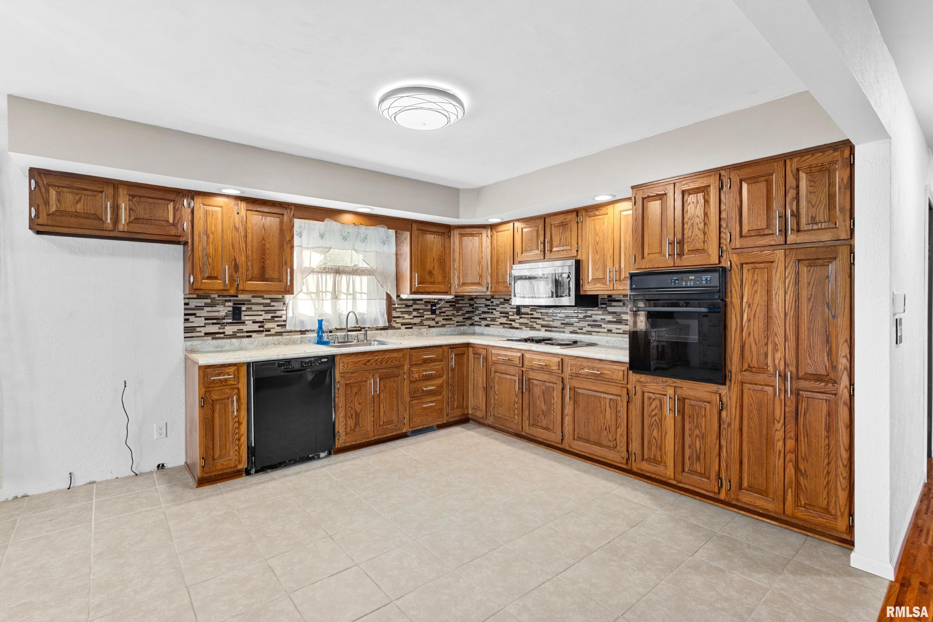 22276 Timber Lane Morton, IL 61550 - Photo 11 of 45 Gallery Image 11