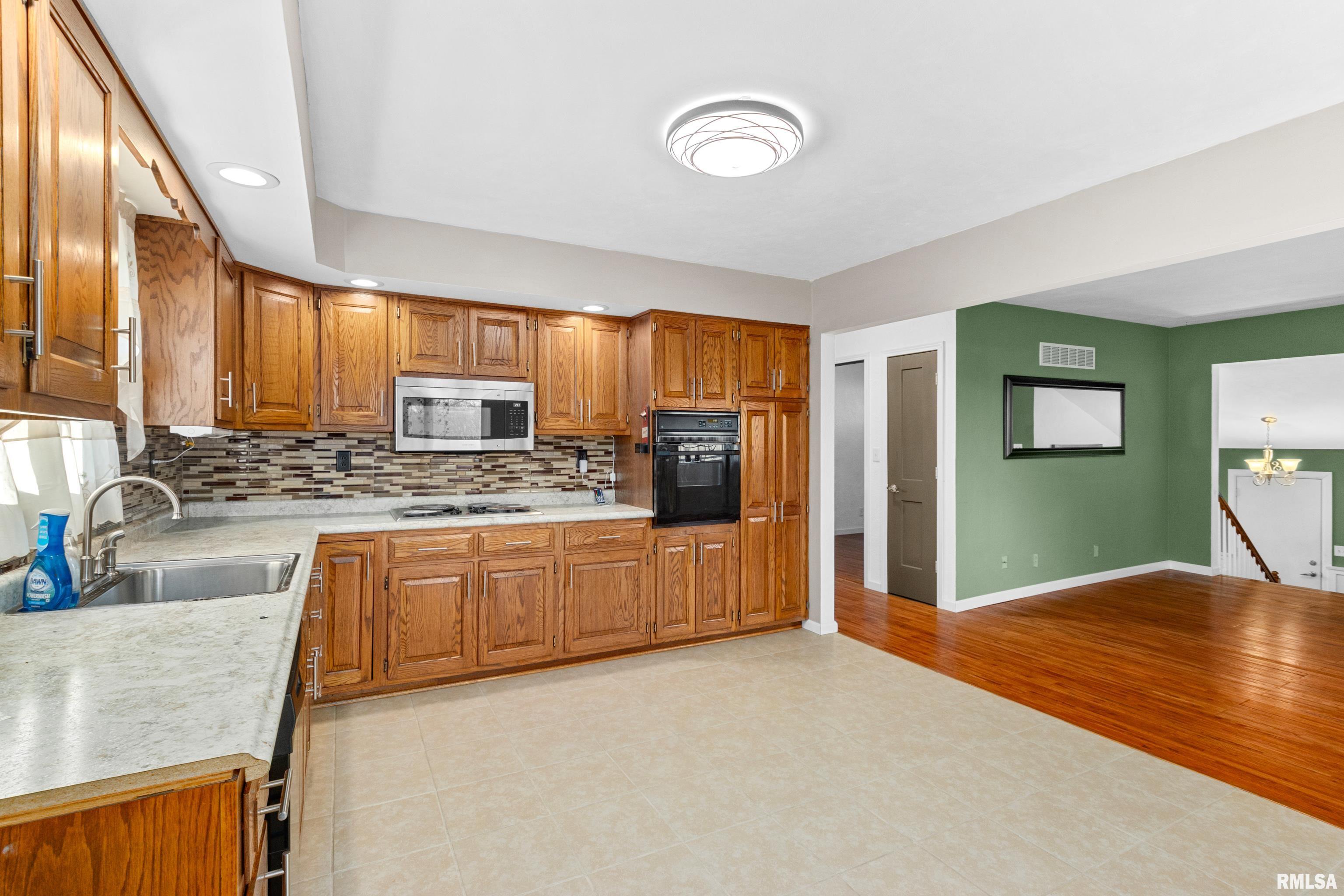 22276 Timber Lane Morton, IL 61550 - Photo 13 of 45 Gallery Image 13