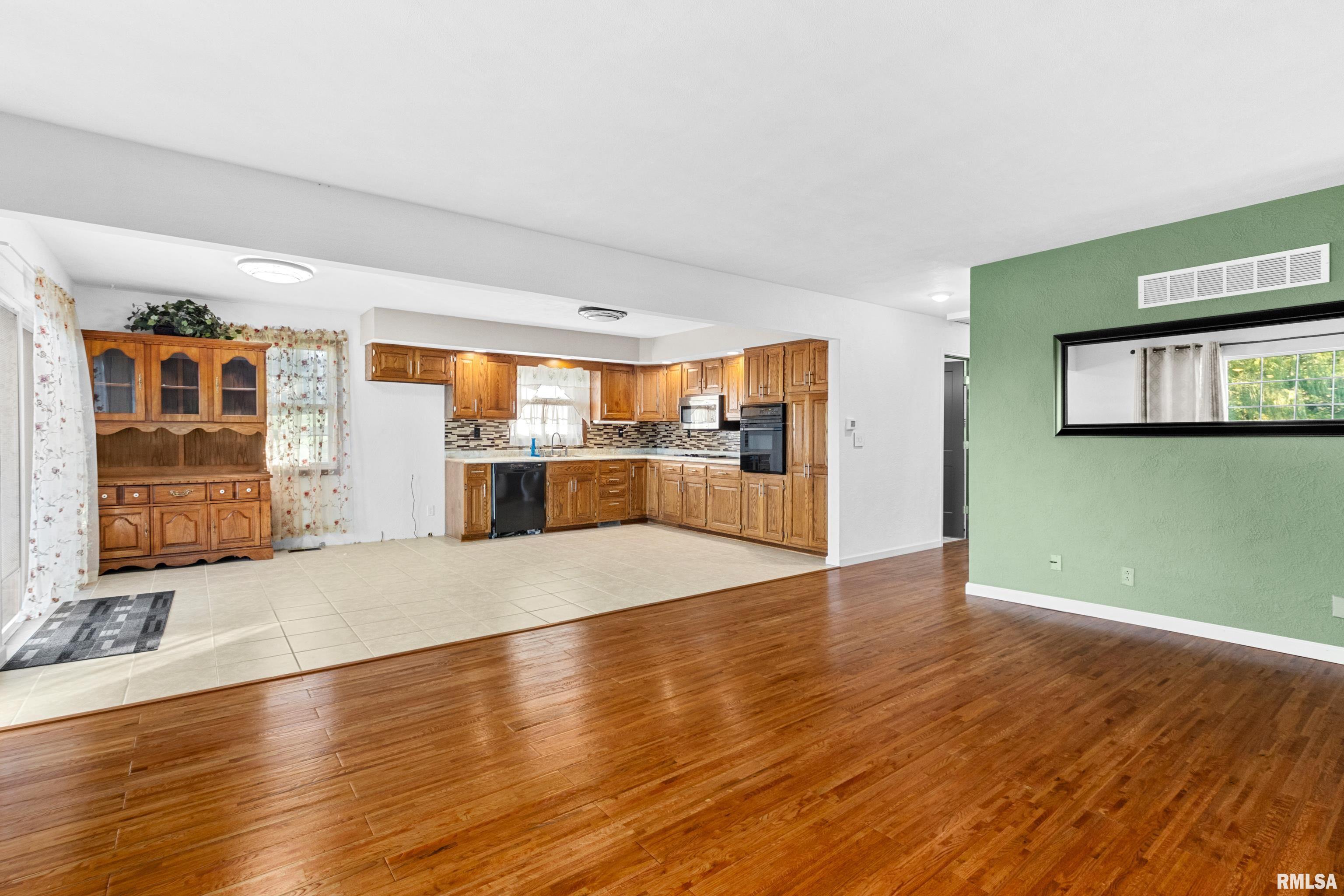22276 Timber Lane Morton, IL 61550 - Photo 9 of 45 Gallery Image 9