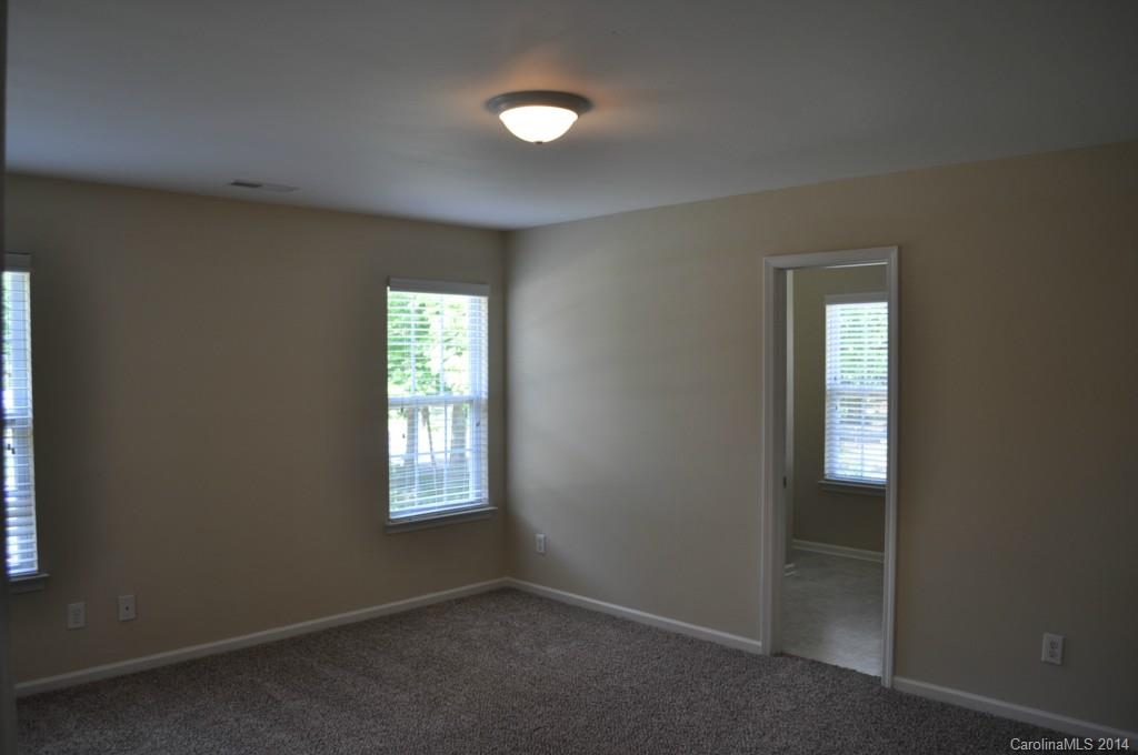 3826 Lake Road Charlotte, NC 28269 - Photo 4 of 9 Gallery Image 4