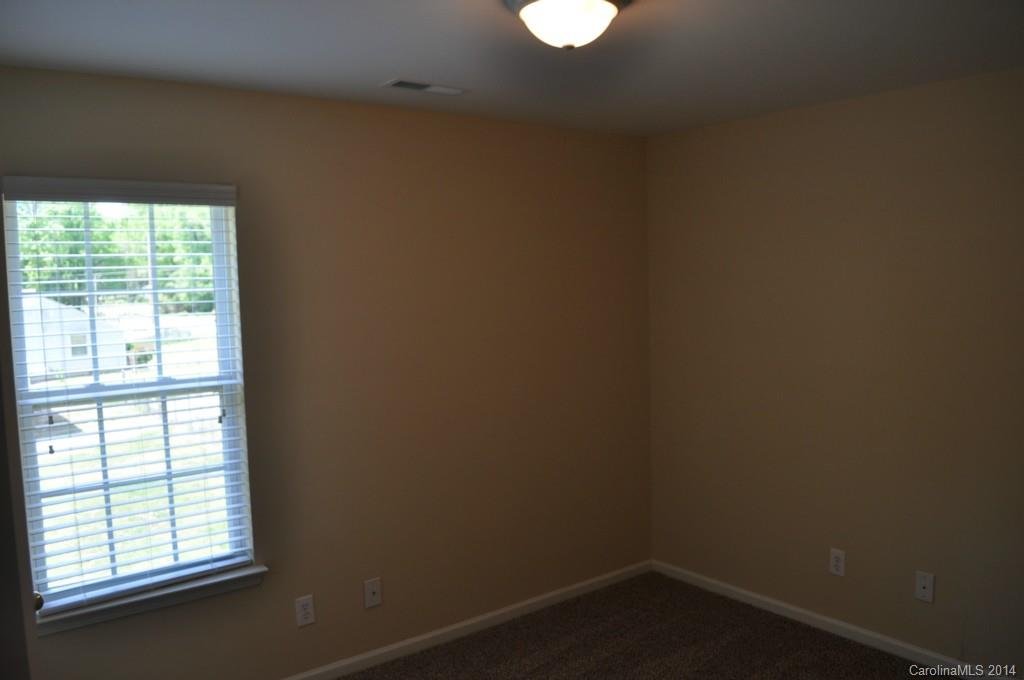 3826 Lake Road Charlotte, NC 28269 - Photo 8 of 9 Gallery Image 8