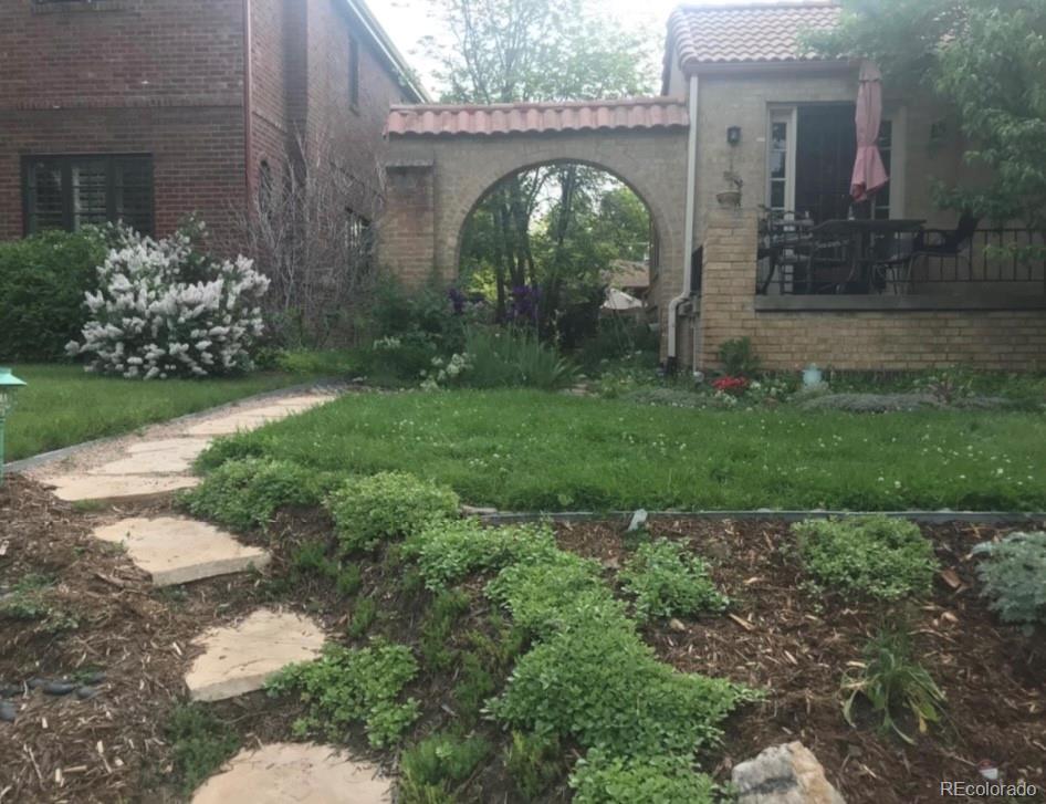 1965 Jasmine Street Denver, CO 80220 - Photo 33 of 41 a view of a back yard of the house