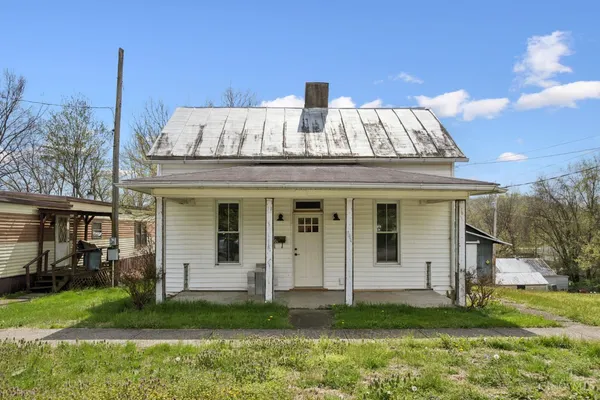 $99,900 | 400 East 7th Street, Manchester, OH 45144