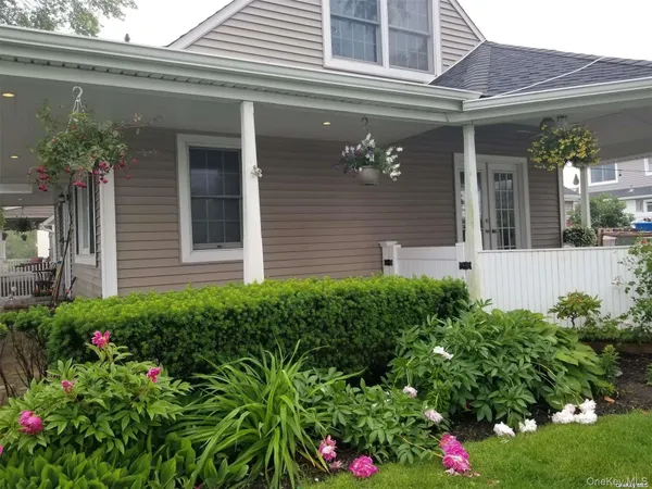 $4,700 | 207 Jefferson Avenue, Island Park, NY 11558