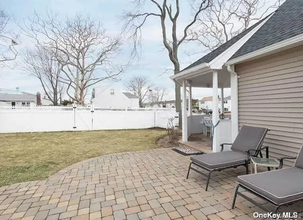 $4,700 | 207 Jefferson Avenue, Island Park, NY 11558