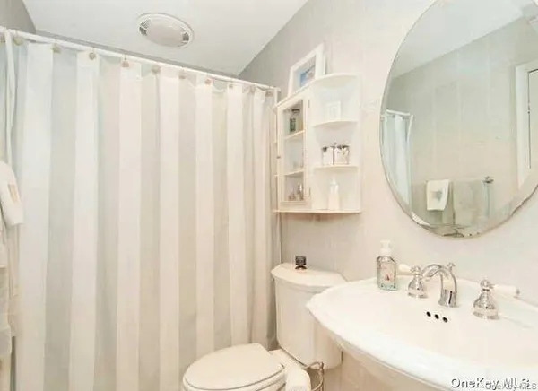 $4,700 | 207 Jefferson Avenue, Island Park, NY 11558