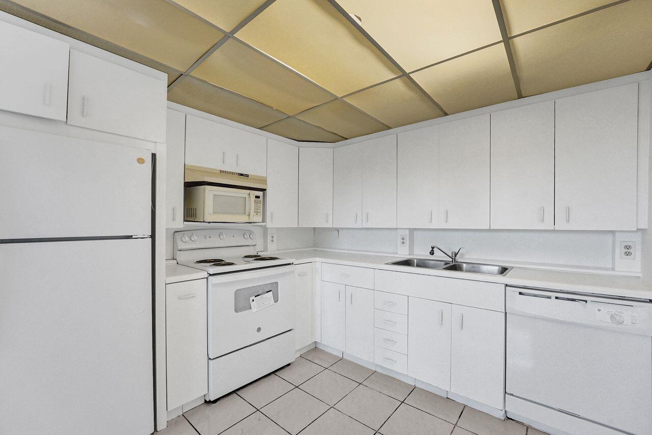 3084 Wolverton East Boca Raton, FL 33434 - Photo 33 of 39 ED3CF8AC-91FE-45B9-89E4-B5307015B076