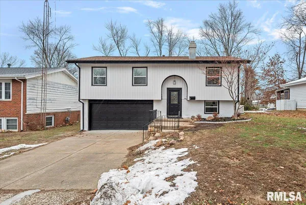 $229,900 | 31 Glenwood Lane, Chatham, IL 62629