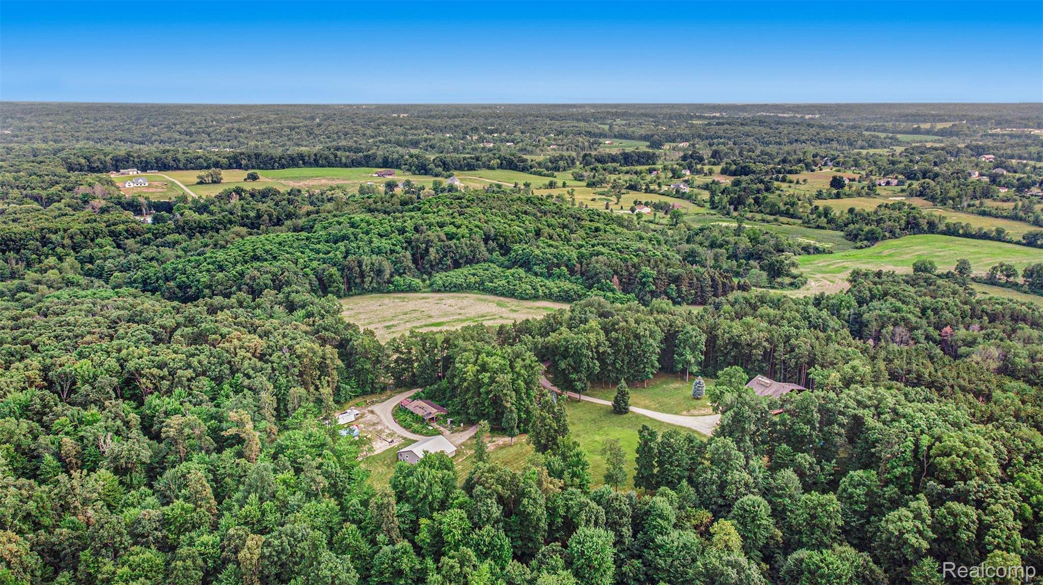 7484 Hartland Road Fenton, MI 48430 - Photo 9 of 62 DJI_0146.jpg