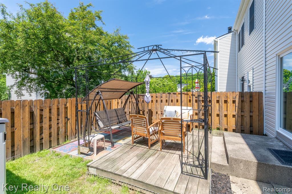 1050 Larson Court Rochester Hills, MI 48307 - Photo 15 of 34