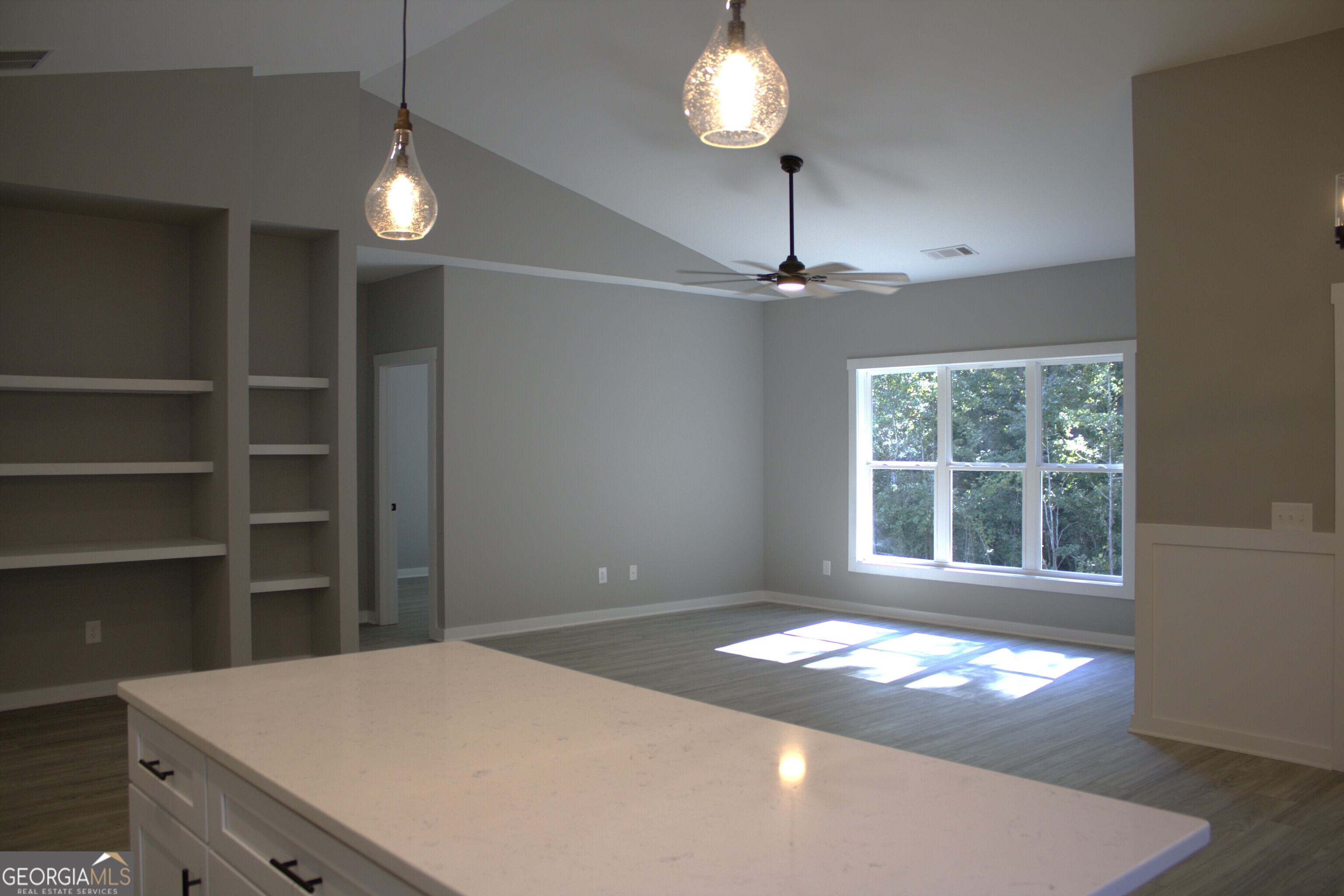 247 North Point Circle Hartwell, GA 30643 - Photo 7 of 18 a workspace with windows