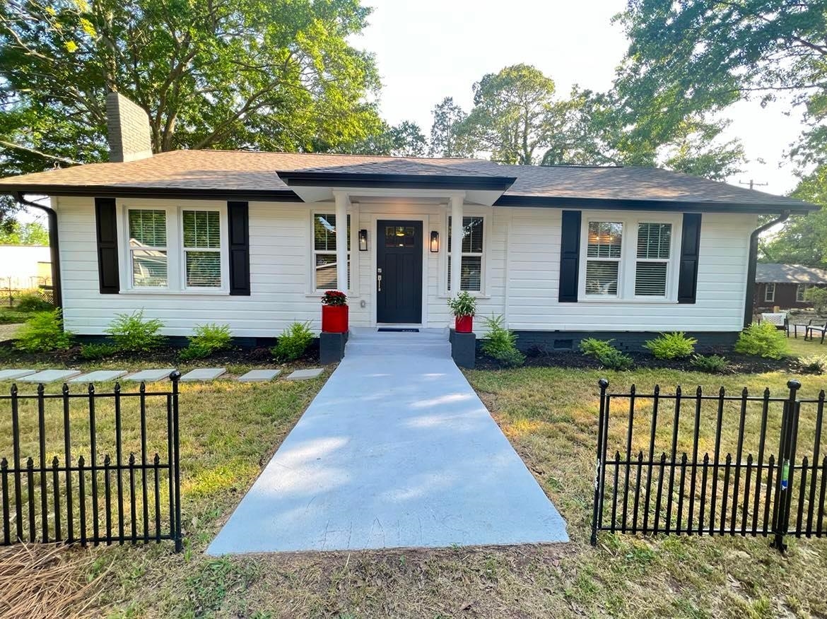 21 Club Road Greenville, SC 29609 - Photo 1 of 35