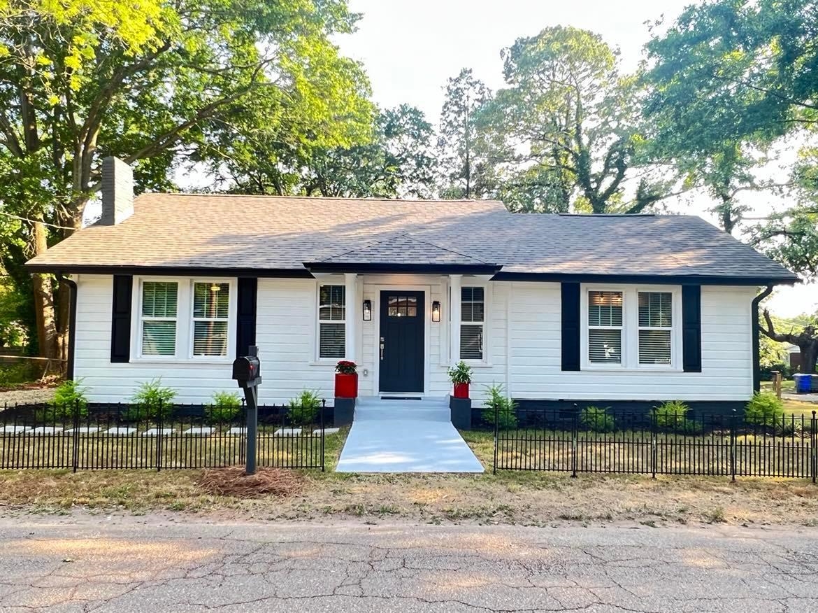 21 Club Road Greenville, SC 29609 - Photo 3 of 35