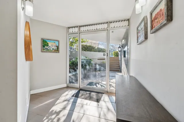 a view of livingroom with furniture